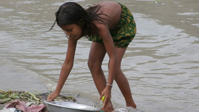 Indian Girls Shitting